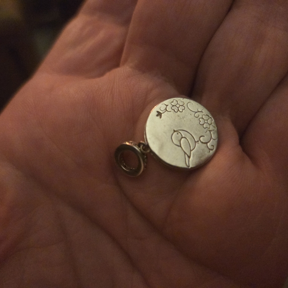 Gona Sterling Pendant - Picture 2 of 4